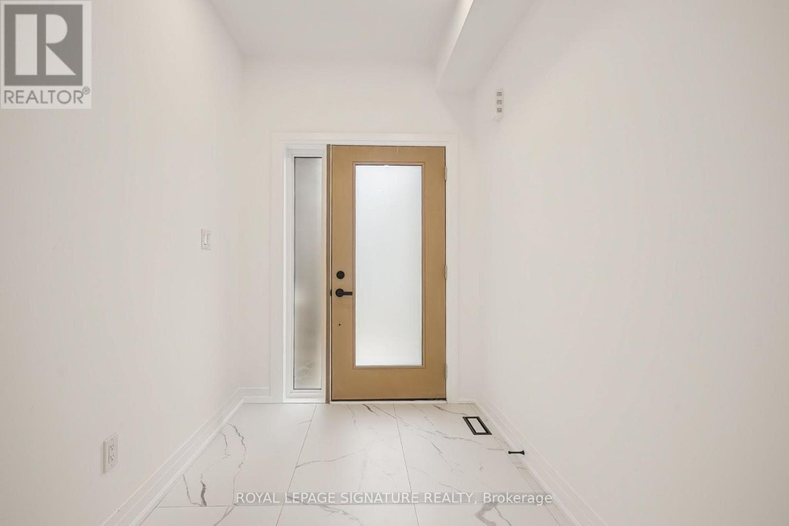 Single Family at 11- 6636 Clock Court, Mississauga (Meadowvale), Ontario - Photo 5 - RE/MAX Garden City Realty