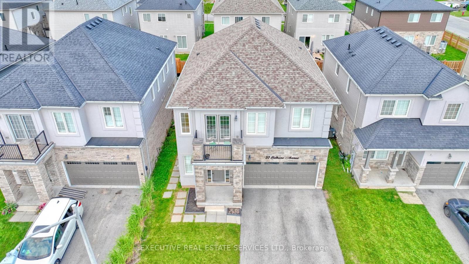 Single Family at Upper- 57 Bethune Avenue, Welland (Lincoln/Crowland), Ontario - Photo 4 - RE/MAX Garden City Realty