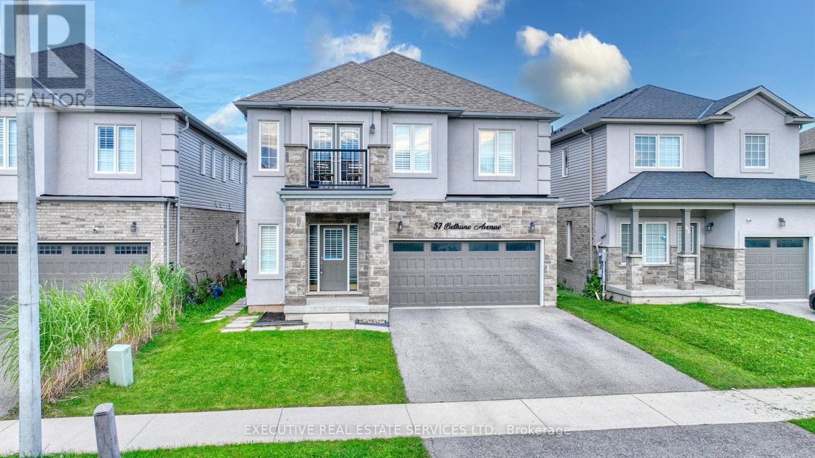 Single Family at Upper- 57 Bethune Avenue, Welland (Lincoln/Crowland), Ontario - Photo 5 - RE/MAX Garden City Realty