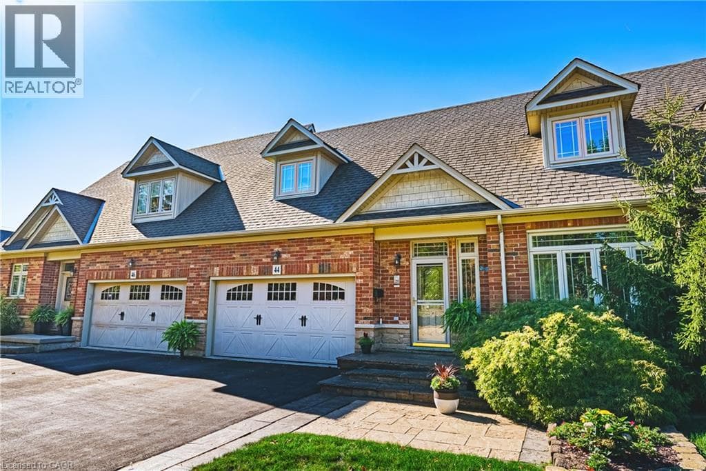 Single Family at 44- 31 BOOK Road, Grimsby, Ontario - Photo 4 - RE/MAX Garden City Realty