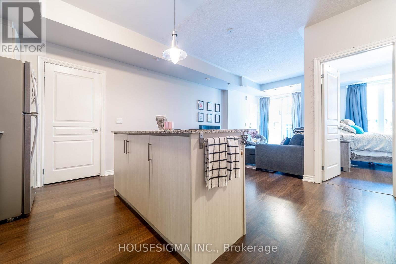 Single Family at 23- 140 Long Branch Avenue, Toronto (Long Branch), Ontario - Photo 8 - RE/MAX Garden City Realty