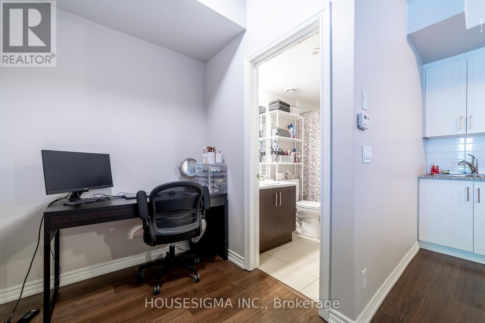 Single Family at 23- 140 Long Branch Avenue, Toronto (Long Branch), Ontario - Photo 9 - RE/MAX Garden City Realty