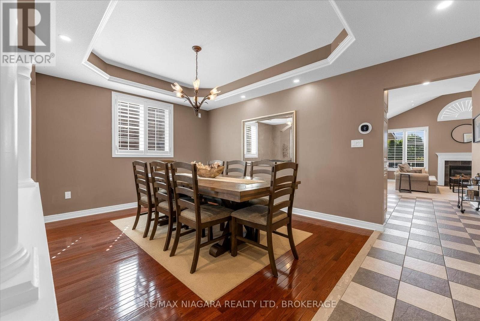 Single Family at 404 Wright Crescent, Niagara-on-the-Lake (Glendale), Ontario - Photo 4 - RE/MAX Garden City Realty