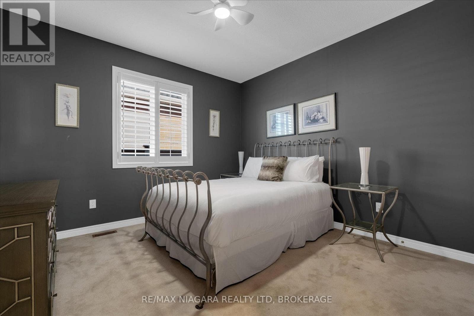 Single Family at 404 Wright Crescent, Niagara-on-the-Lake (Glendale), Ontario - Photo 6 - RE/MAX Garden City Realty