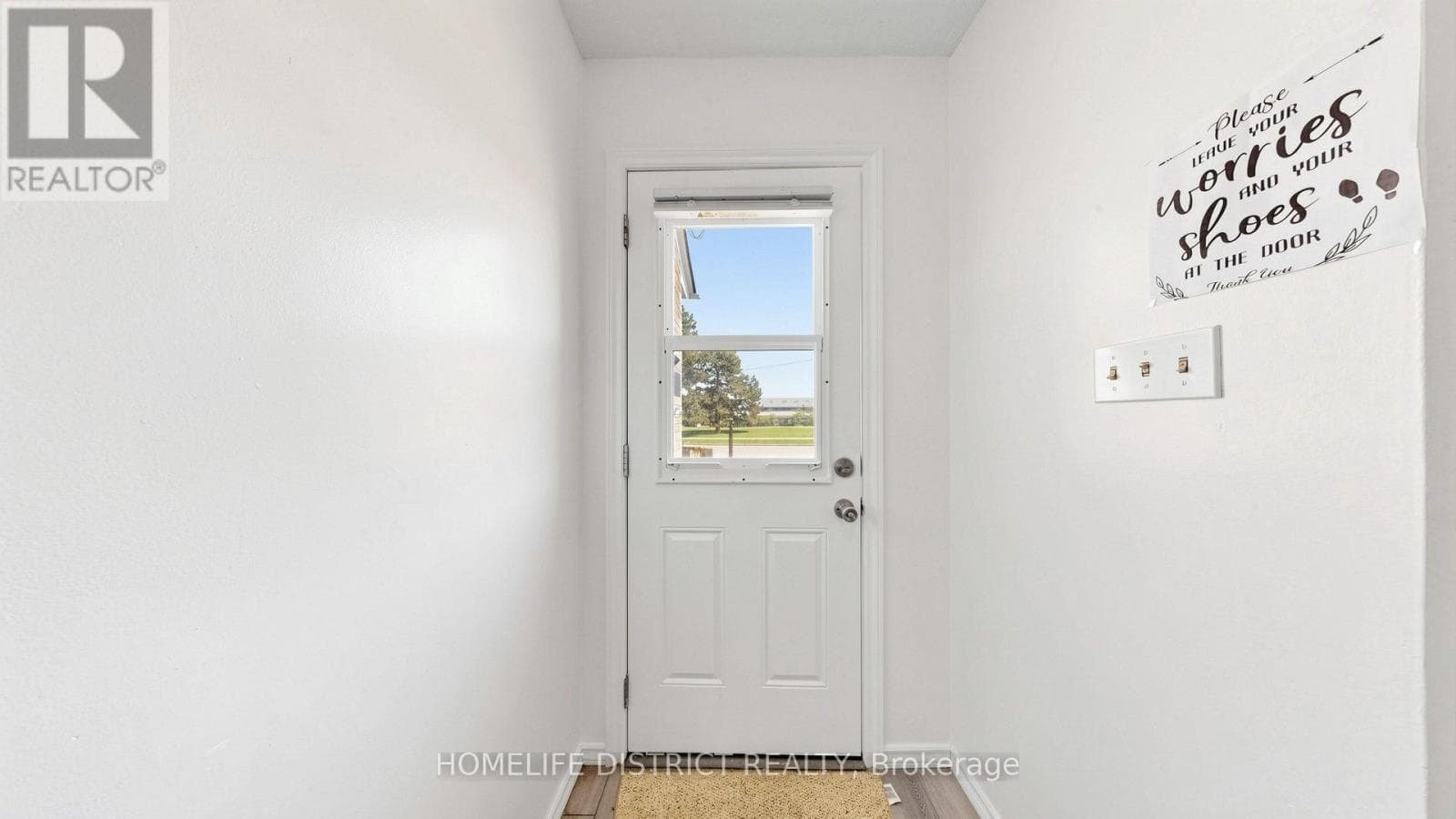 Single Family at 424 Chaleur Avenue, Oshawa (Lakeview), Ontario - Photo 4 - RE/MAX Garden City Realty