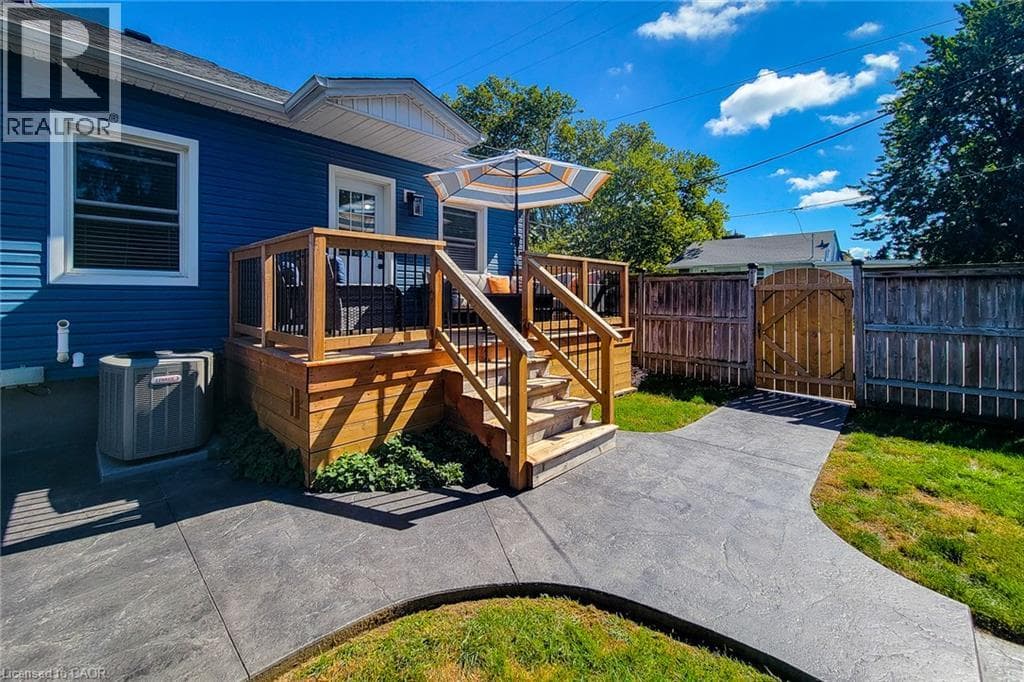 Single Family at 19 THORNDALE Avenue, St. Catharines, Ontario - Photo 10 - RE/MAX Garden City Realty
