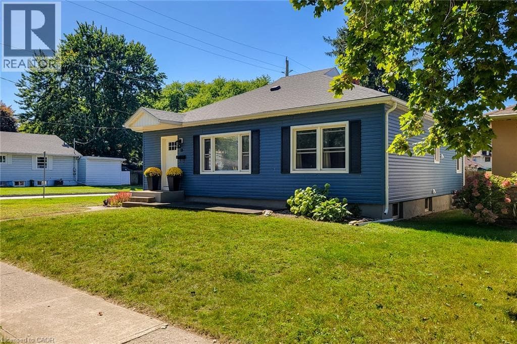 Single Family at 19 THORNDALE Avenue, St. Catharines, Ontario - Photo 3 - RE/MAX Garden City Realty