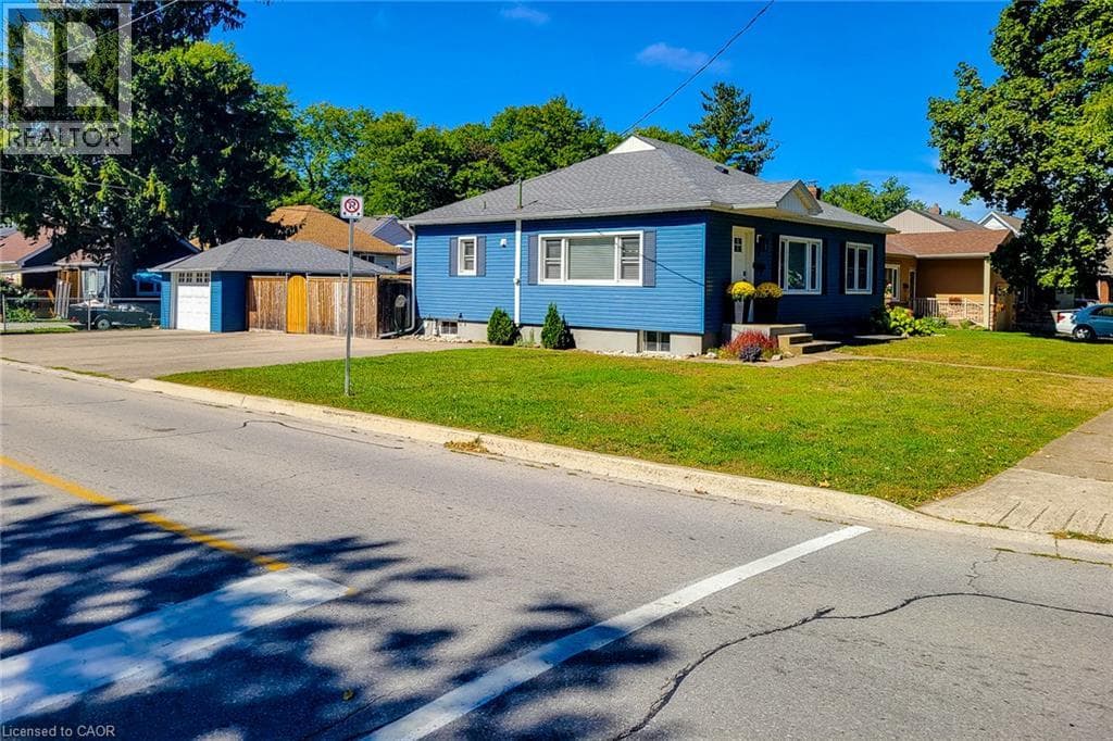 Single Family at 19 THORNDALE Avenue, St. Catharines, Ontario - Photo 4 - RE/MAX Garden City Realty