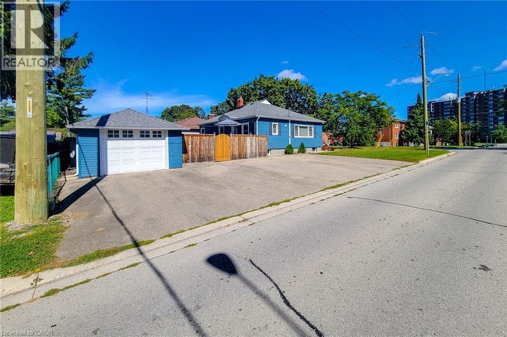 Single Family at 19 THORNDALE Avenue, St. Catharines, Ontario - Photo 5 - RE/MAX Garden City Realty