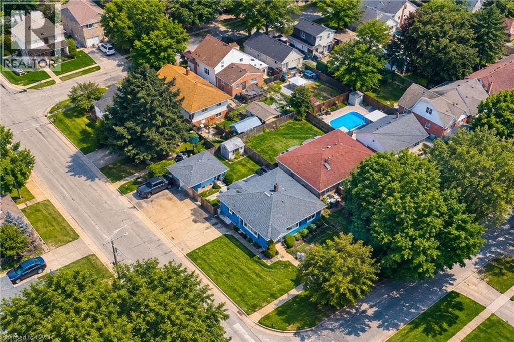 Single Family at 19 THORNDALE Avenue, St. Catharines, Ontario - Photo 6 - RE/MAX Garden City Realty