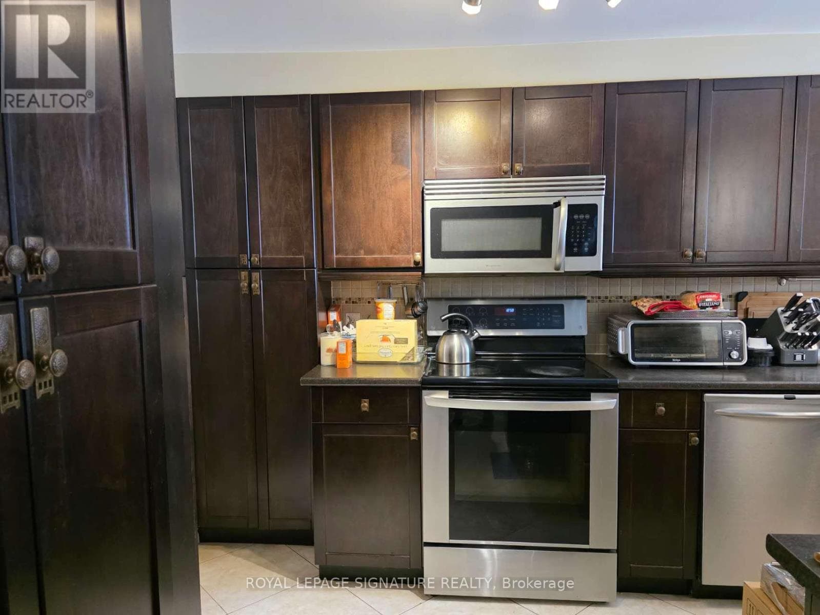 Single Family at 15 Twenty-Ninth Street, Toronto (Long Branch), Ontario - Photo 3 - RE/MAX Garden City Realty