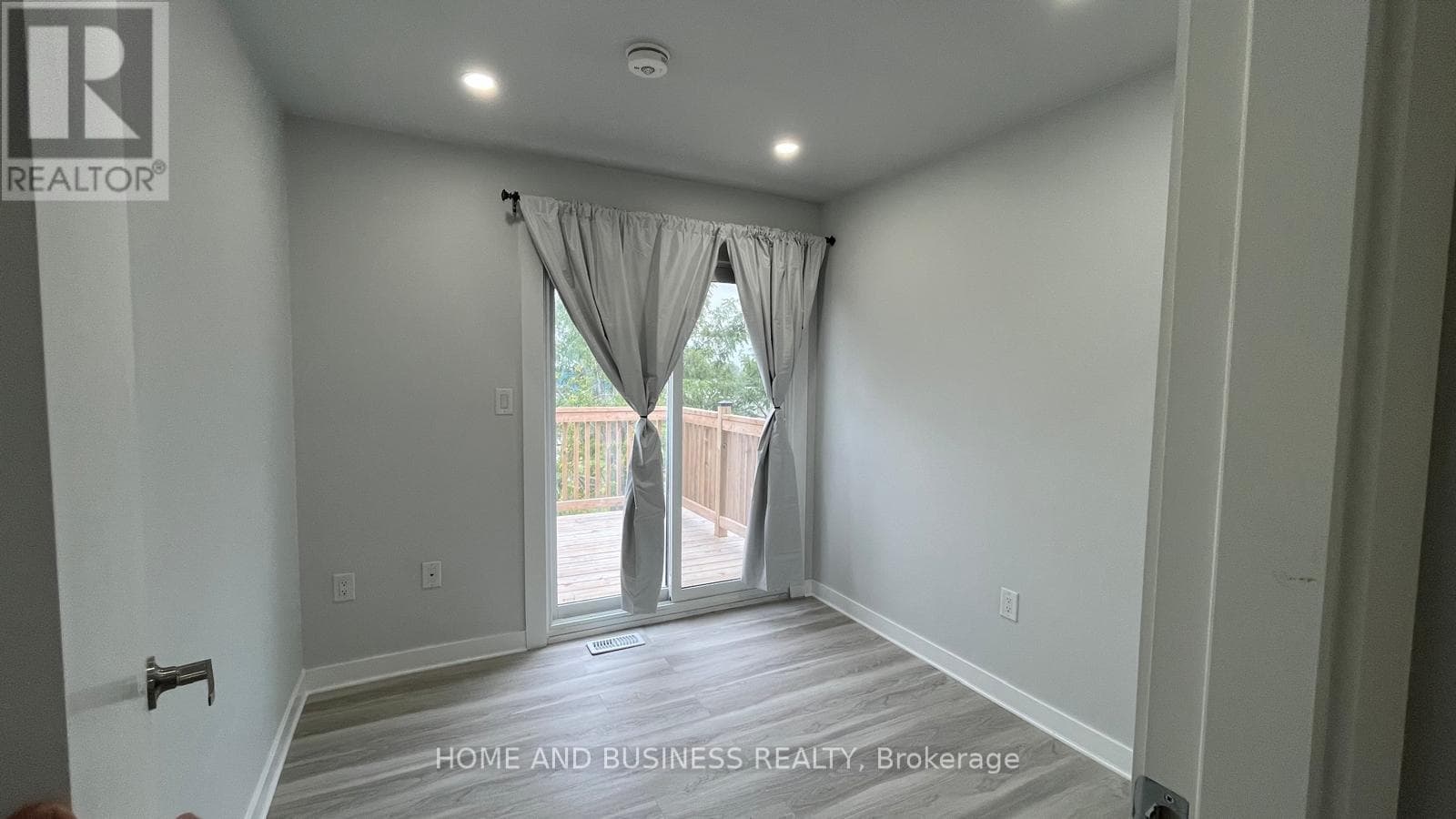 Single Family at 2- 2 patricia Street, Thorold (Thorold Downtown), Ontario - Photo 5 - RE/MAX Garden City Realty