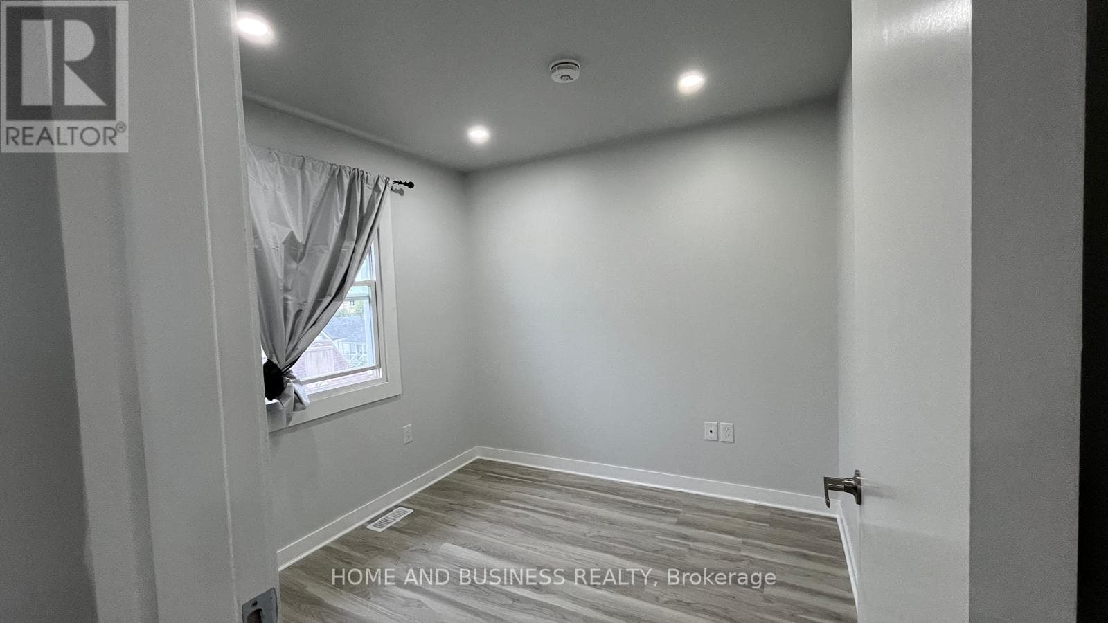 Single Family at 2- 2 patricia Street, Thorold (Thorold Downtown), Ontario - Photo 9 - RE/MAX Garden City Realty