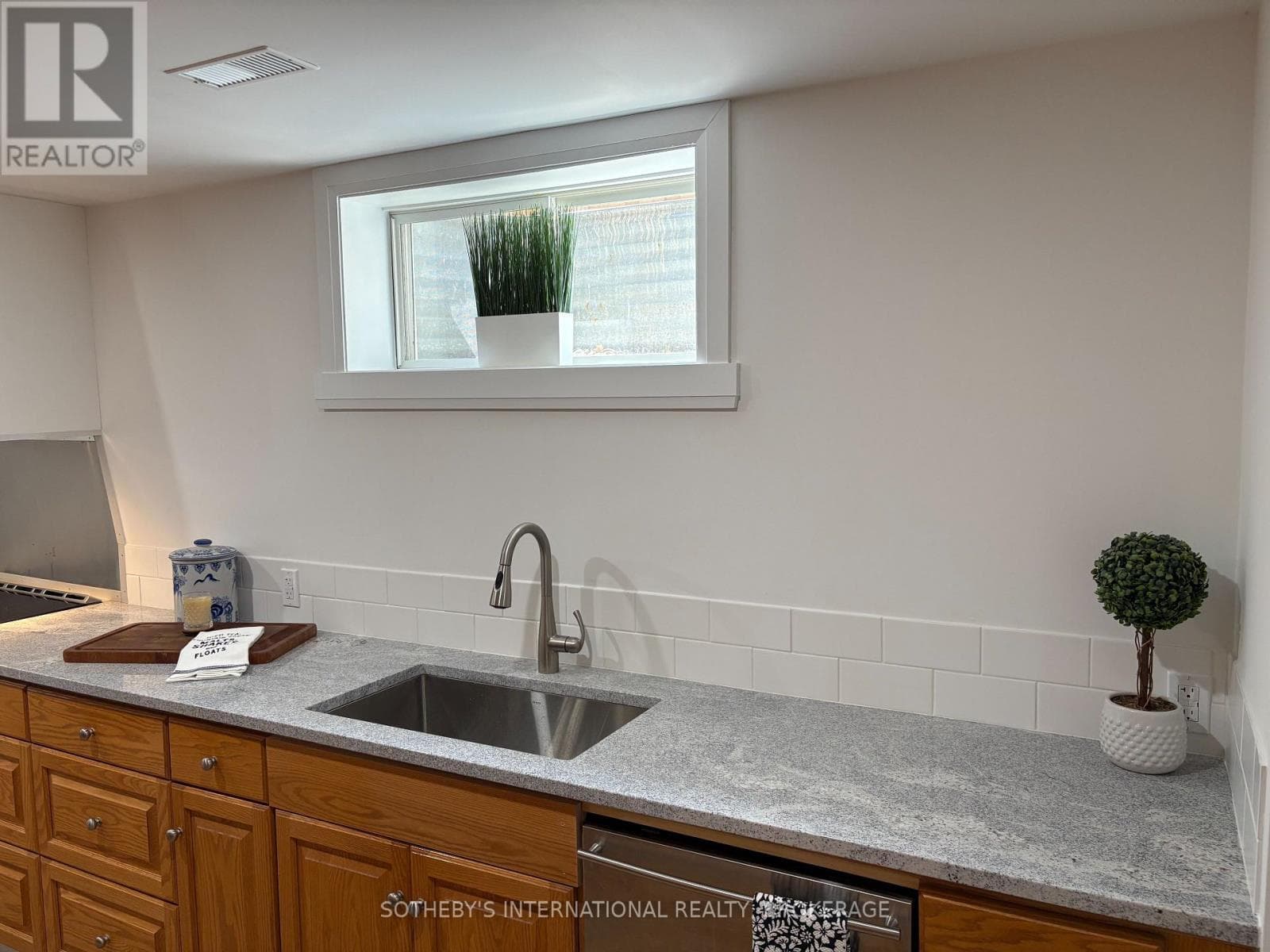 Single Family at 71 Stella Street, Pelham (Fonthill), Ontario - Photo 8 - RE/MAX Garden City Realty