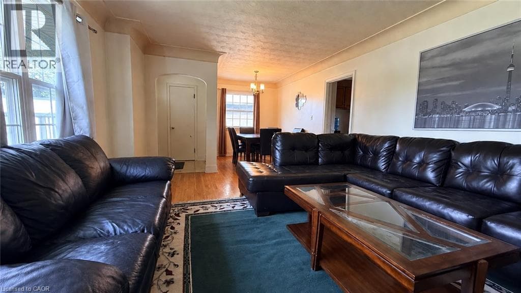 Single Family at 12 ROSELAND Avenue, St. Catharines, Ontario - Photo 6 - RE/MAX Garden City Realty