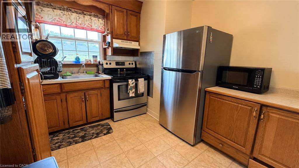 Single Family at 12 ROSELAND Avenue, St. Catharines, Ontario - Photo 9 - RE/MAX Garden City Realty
