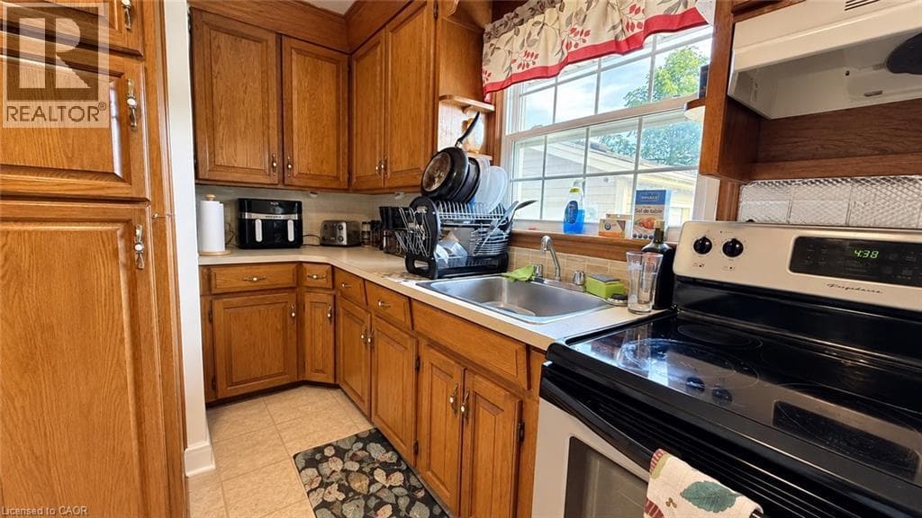 Single Family at 12 ROSELAND Avenue, St. Catharines, Ontario - Photo 10 - RE/MAX Garden City Realty