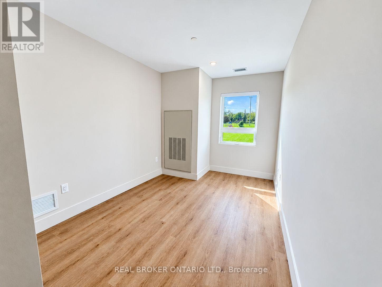 Single Family at 304- 8 Hutt Lane, Thorold (Thorold Downtown), Ontario - Photo 6 - RE/MAX Garden City Realty