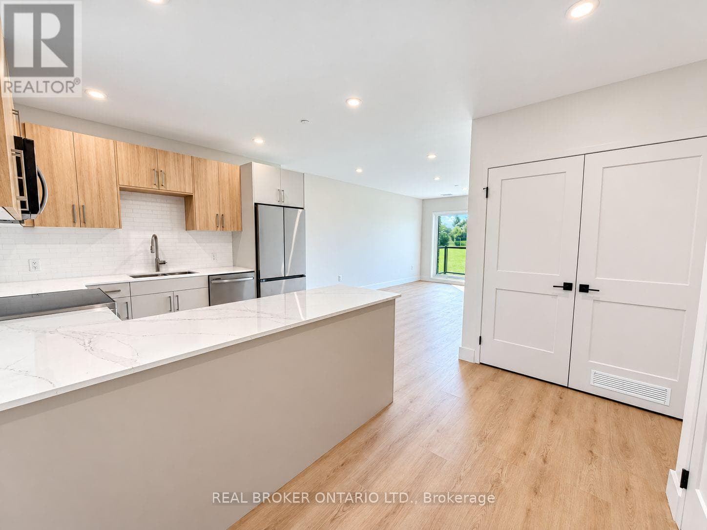 Single Family at 304- 8 Hutt Lane, Thorold (Thorold Downtown), Ontario - Photo 8 - RE/MAX Garden City Realty