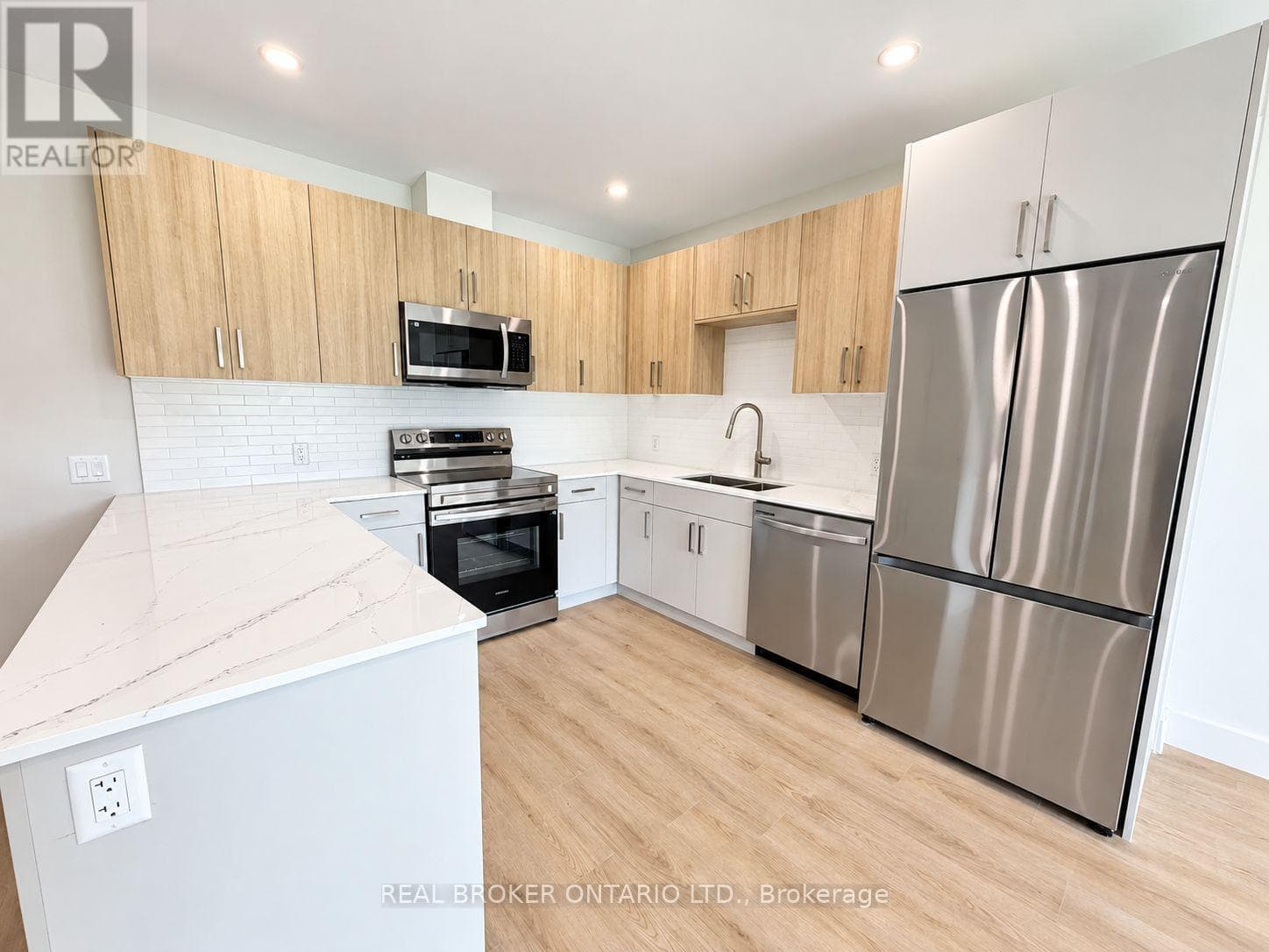 Single Family at 304- 8 Hutt Lane, Thorold (Thorold Downtown), Ontario - Photo 9 - RE/MAX Garden City Realty