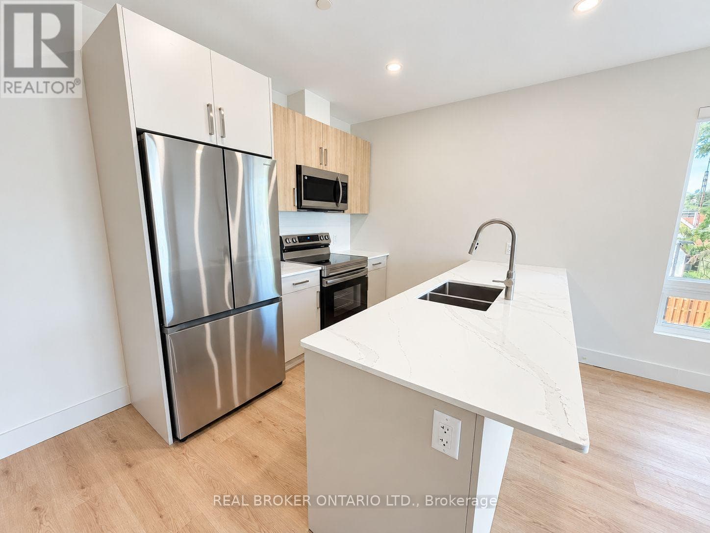 Single Family at 307- 8 Hutt Lane, Thorold (Thorold Downtown), Ontario - Photo 3 - RE/MAX Garden City Realty