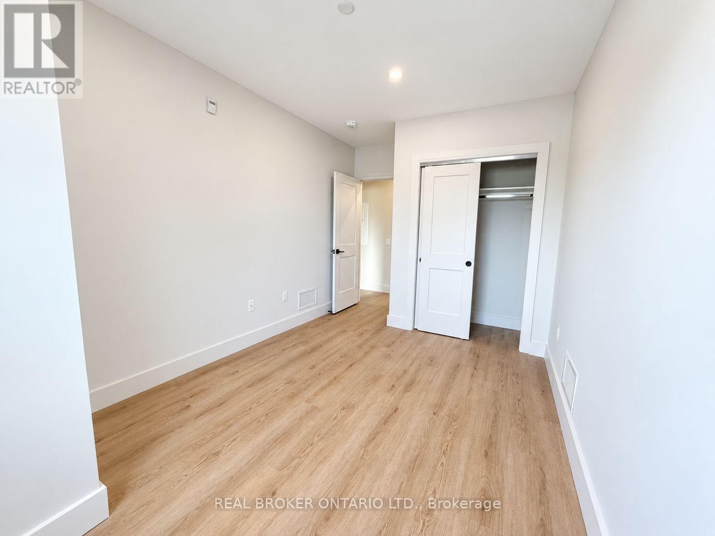 Single Family at 307- 8 Hutt Lane, Thorold (Thorold Downtown), Ontario - Photo 8 - RE/MAX Garden City Realty