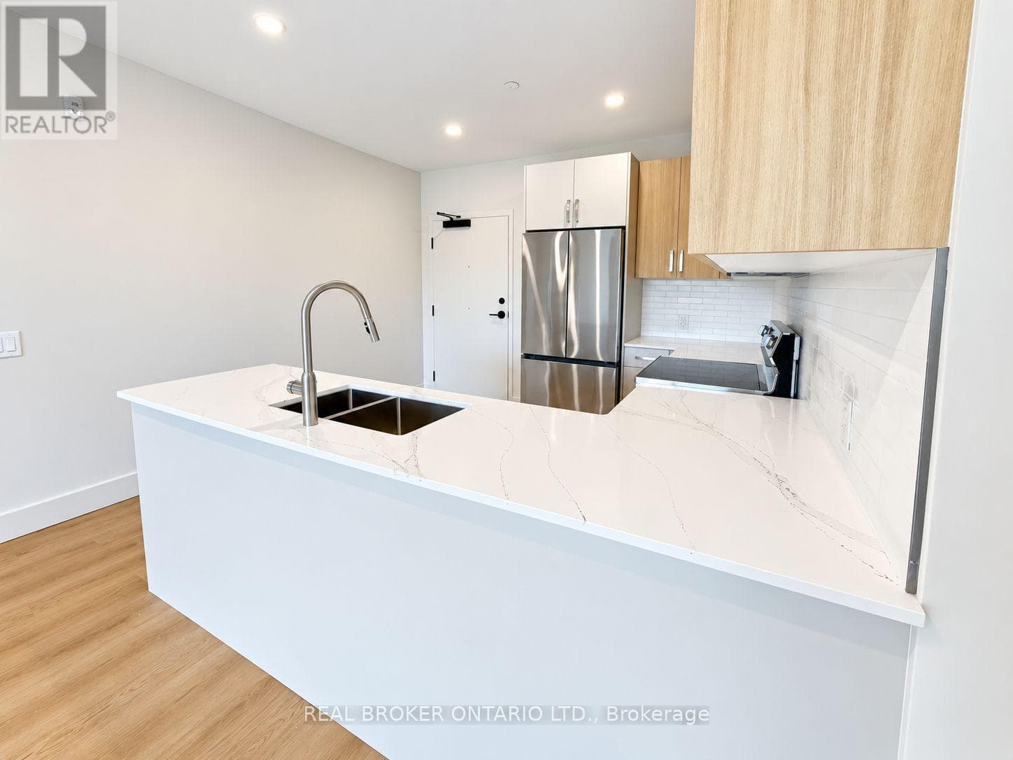 Single Family at 405- 8 Hutt Lane, Thorold (Thorold Downtown), Ontario - Photo 6 - RE/MAX Garden City Realty