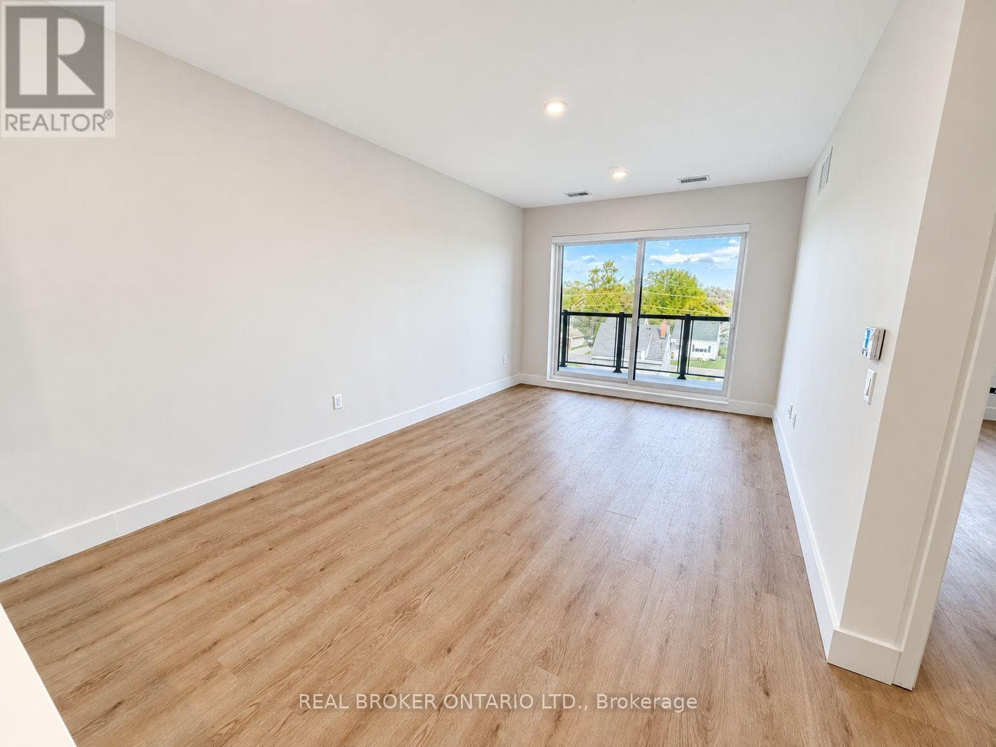 Single Family at 405- 8 Hutt Lane, Thorold (Thorold Downtown), Ontario - Photo 9 - RE/MAX Garden City Realty
