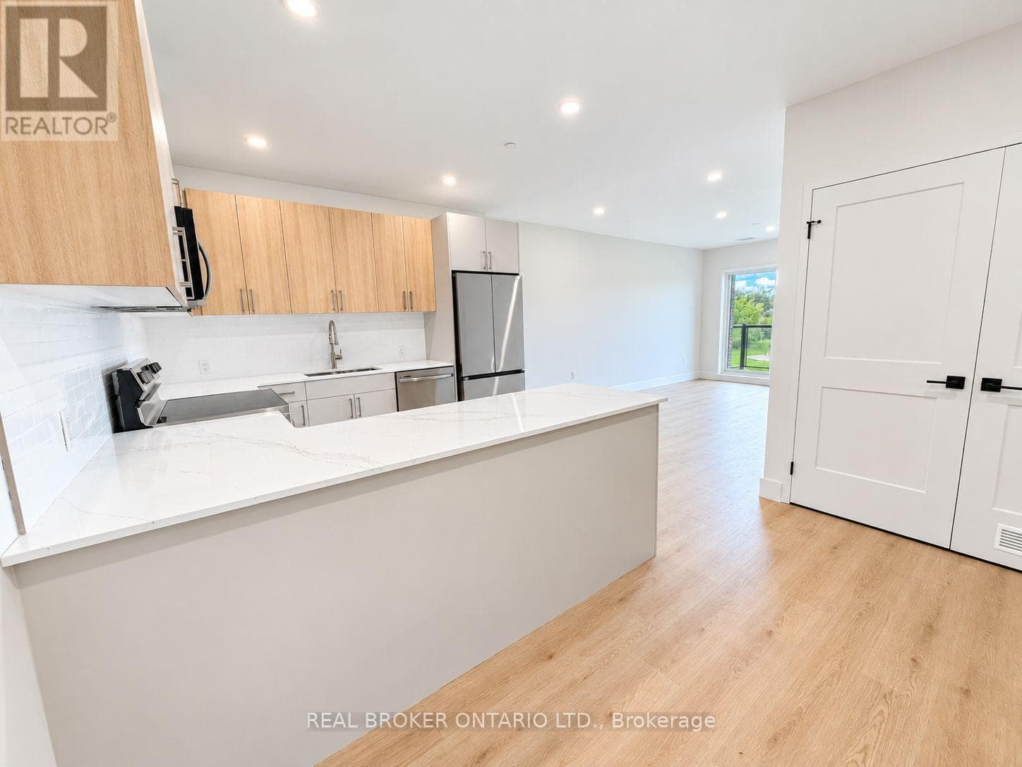 Single Family at 504- 8 Hutt Lane, Thorold (Thorold Downtown), Ontario - Photo 4 - RE/MAX Garden City Realty