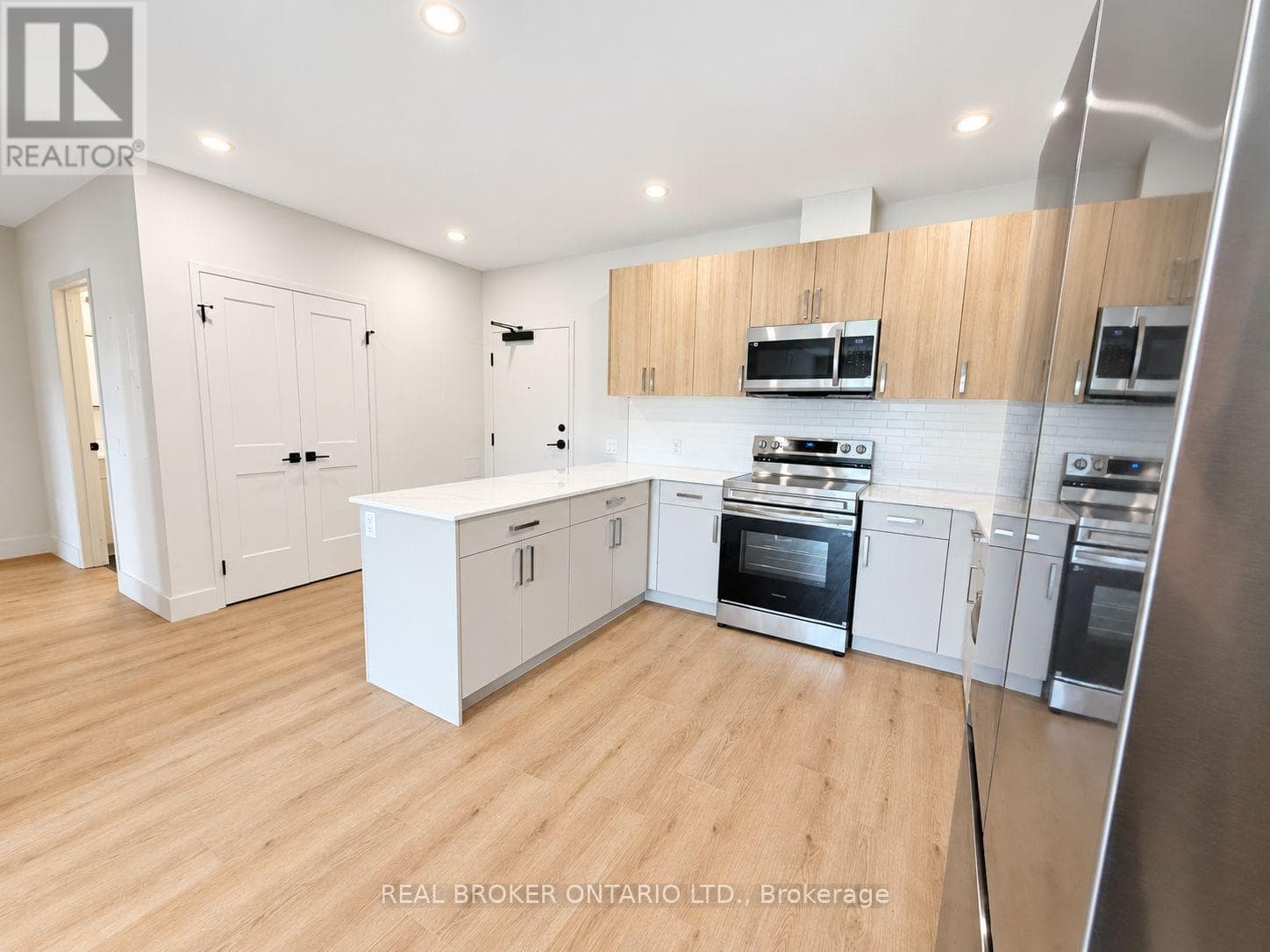Single Family at 504- 8 Hutt Lane, Thorold (Thorold Downtown), Ontario - Photo 5 - RE/MAX Garden City Realty