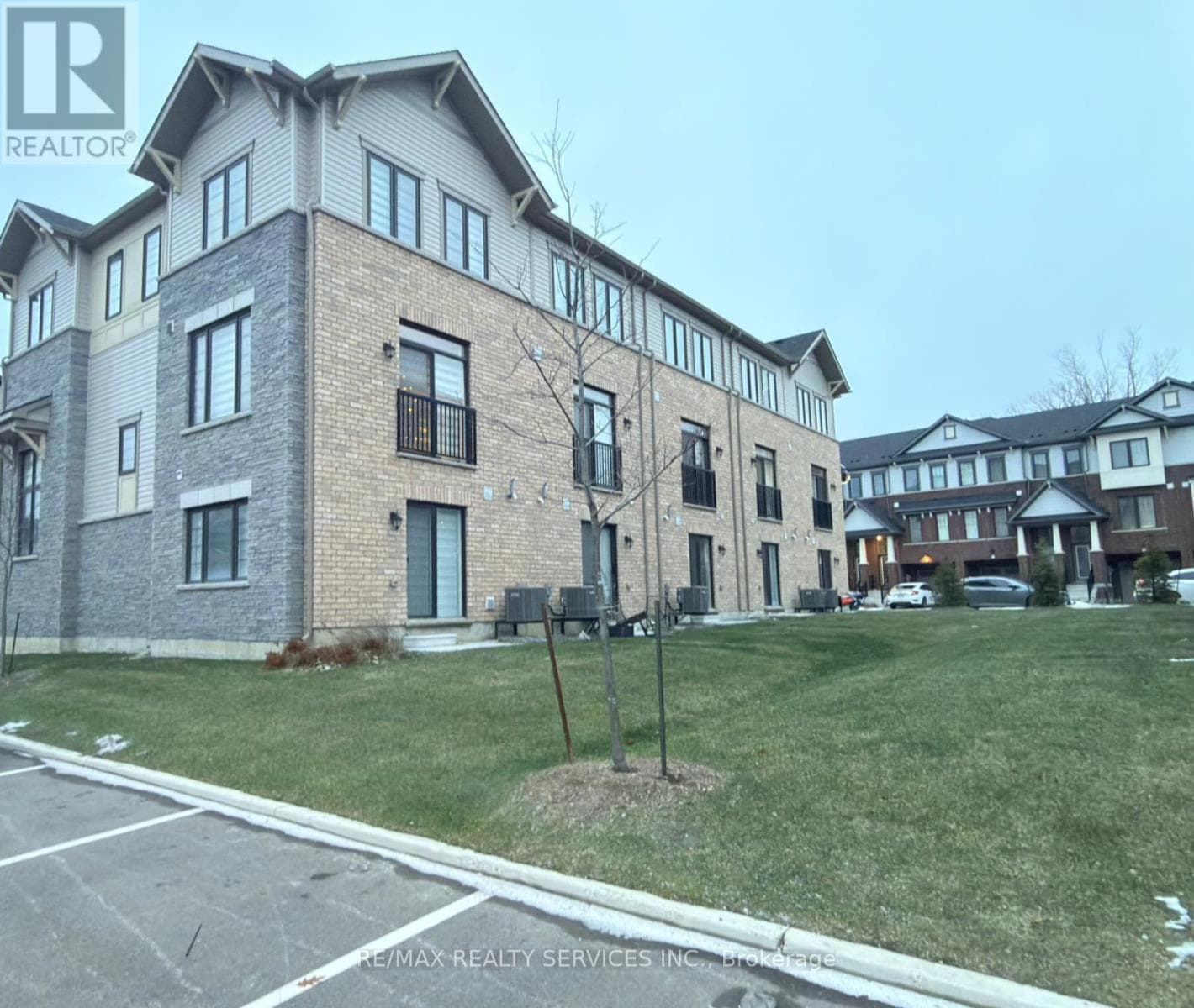 Single Family at 71- 185 Bedrock Drive, Hamilton (Stoney Creek Mountain), Ontario - Photo 3 - RE/MAX Garden City Realty