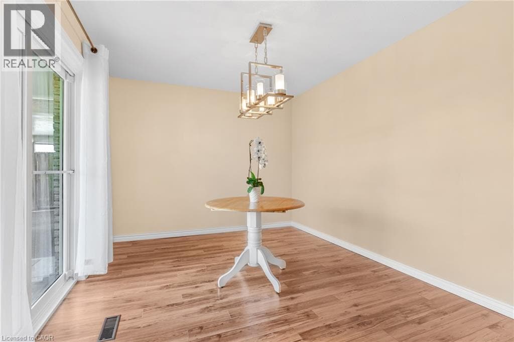Single Family at 51- 14 WILLIAMSBURG Road, Kitchener, Ontario - Photo 5 - RE/MAX Garden City Realty