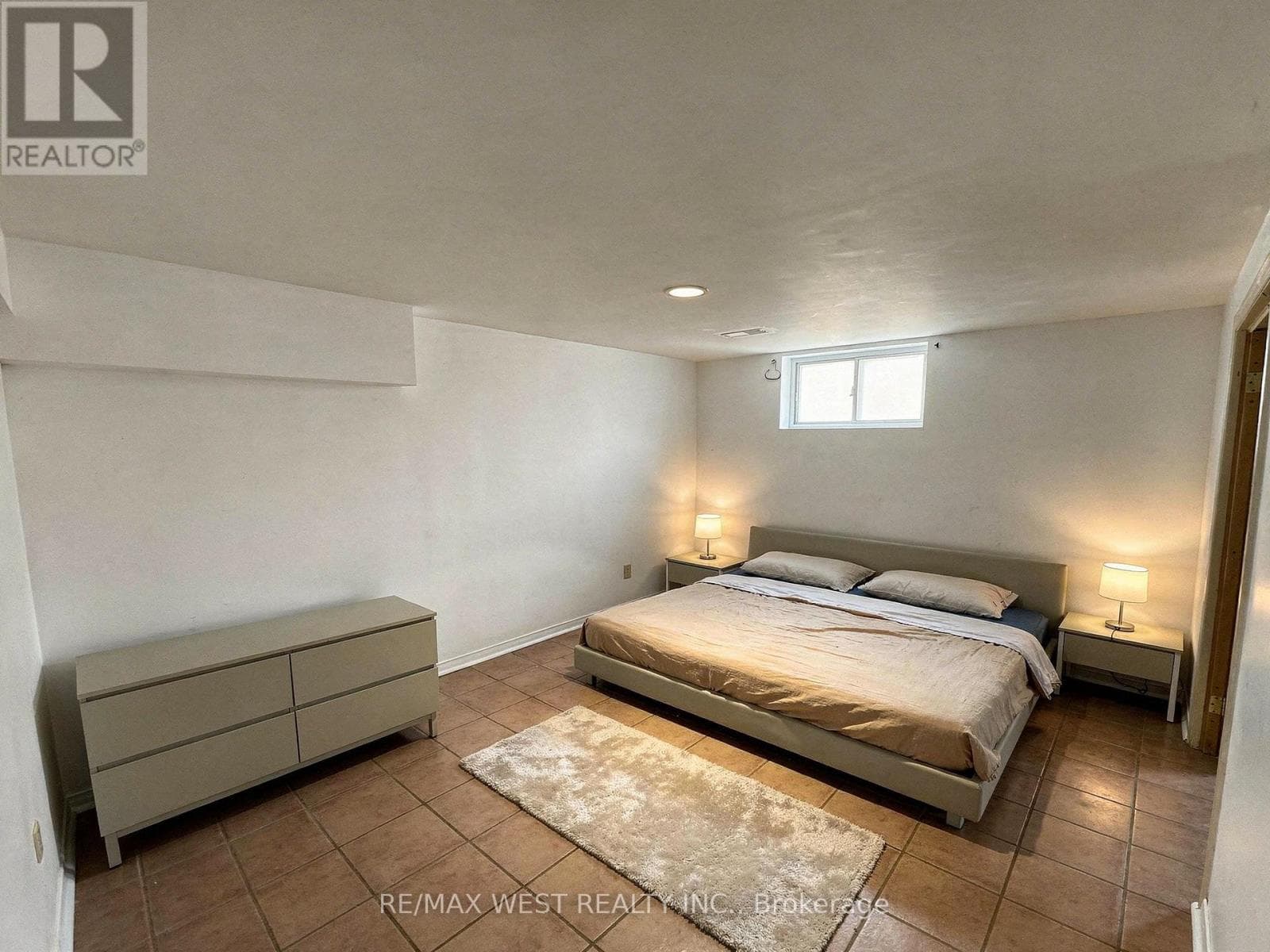 Single Family at 31 Valencia Crescent, Toronto (Maple Leaf), Ontario - Photo 5 - RE/MAX Garden City Realty