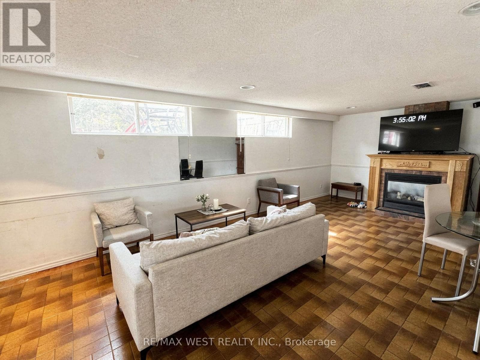 Single Family at 31 Valencia Crescent, Toronto (Maple Leaf), Ontario - Photo 7 - RE/MAX Garden City Realty