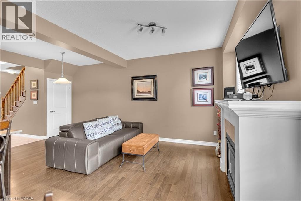 Single Family at 21- 380 LAKE Street, Grimsby, Ontario - Photo 6 - RE/MAX Garden City Realty