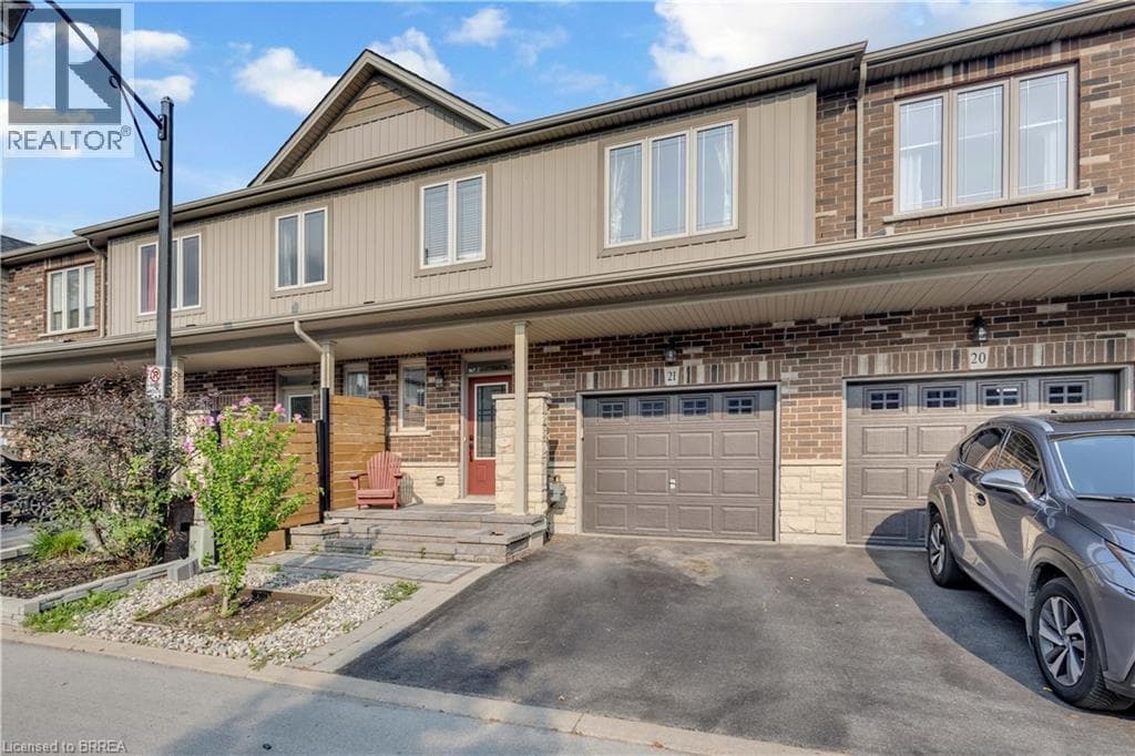 Single Family at 21- 380 LAKE Street, Grimsby, Ontario - Photo 2 - RE/MAX Garden City Realty