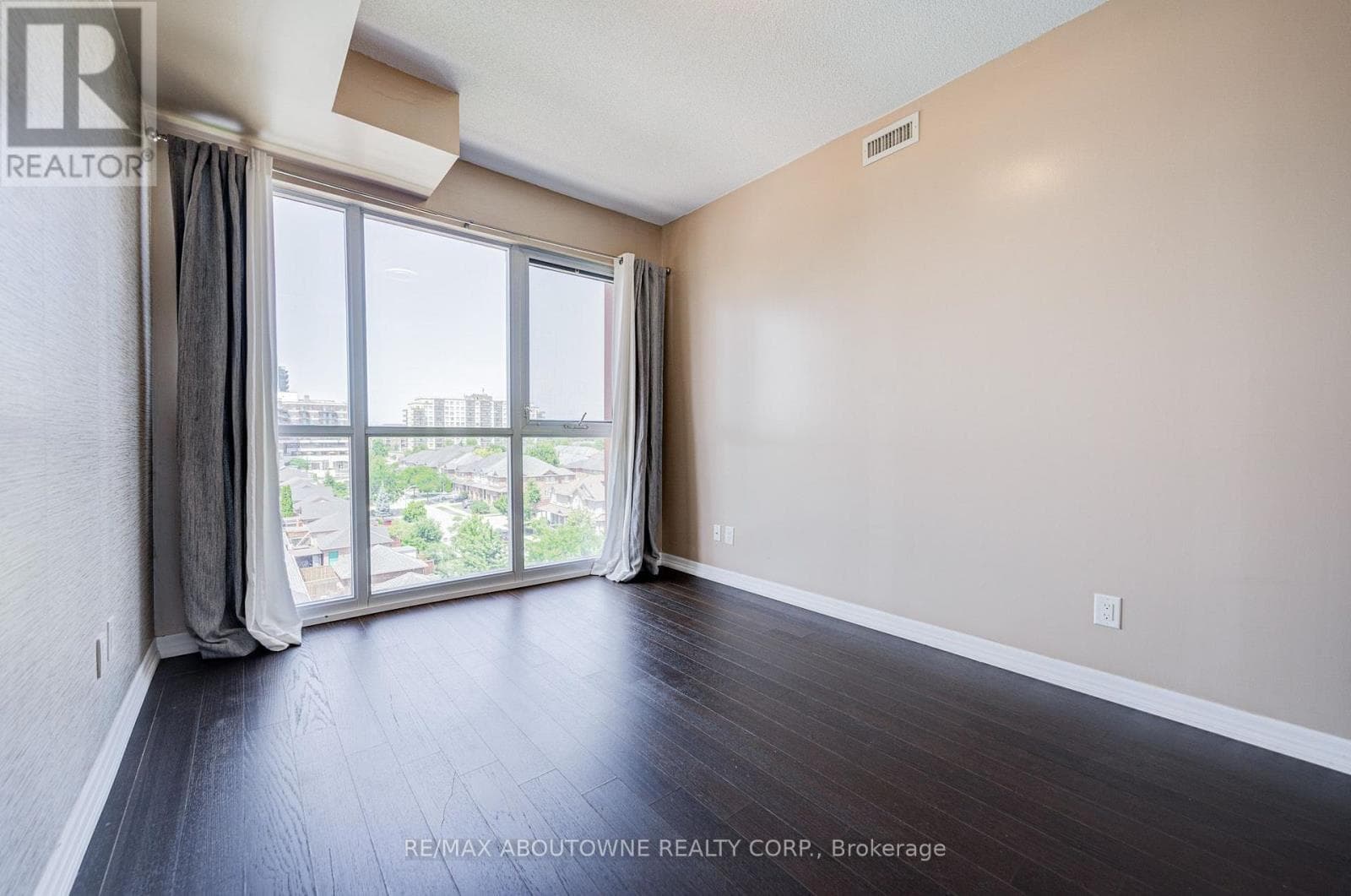 Single Family at 611- 5001 Corporate Drive, Burlington (Uptown), Ontario - Photo 10 - RE/MAX Garden City Realty