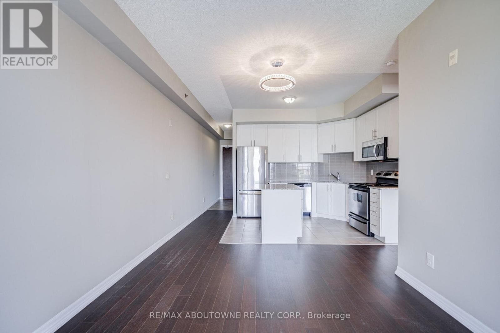Single Family at 611- 5001 Corporate Drive, Burlington (Uptown), Ontario - Photo 8 - RE/MAX Garden City Realty