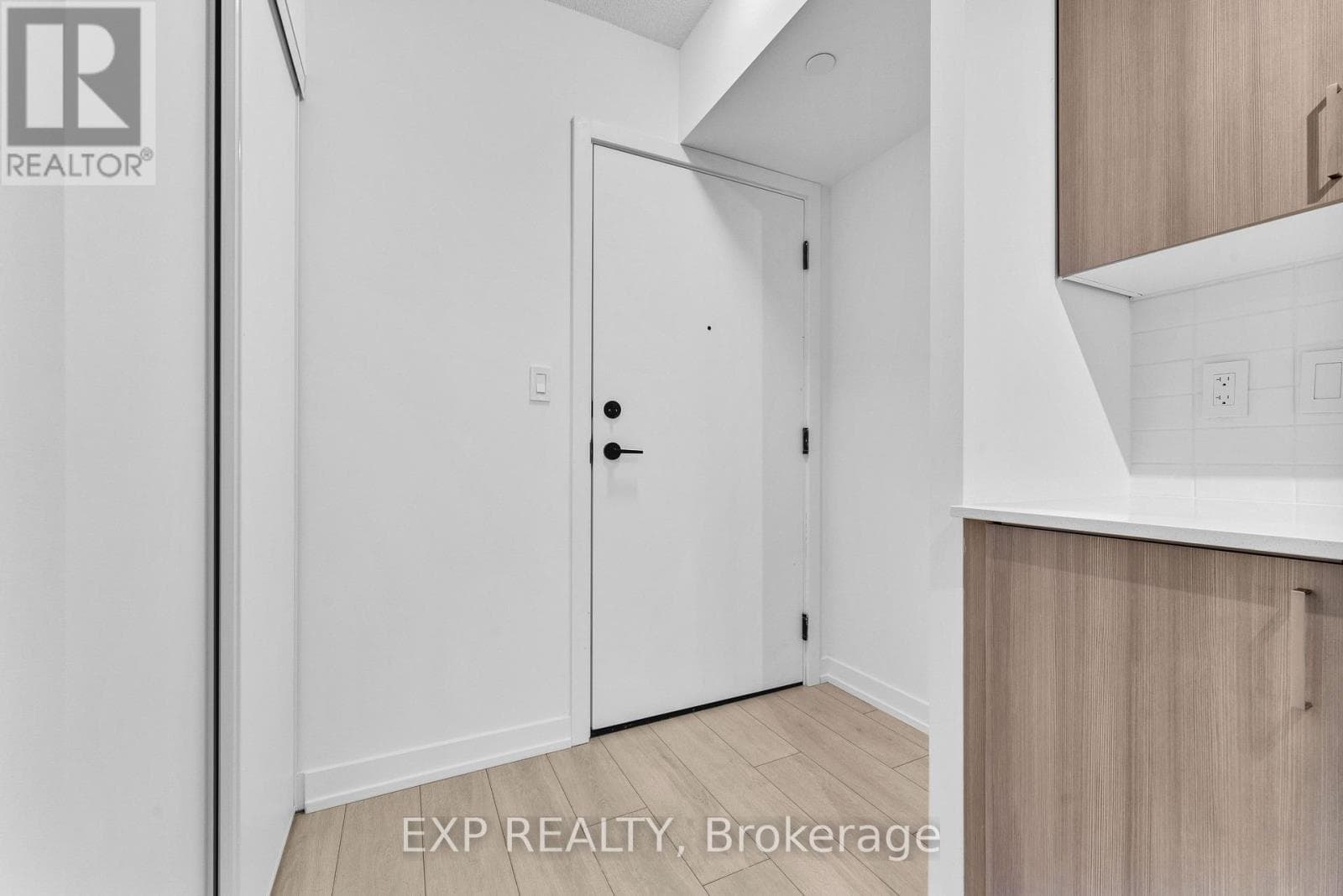 Single Family at 811- 556 Marlee Avenue, Toronto (Yorkdale-Glen Park), Ontario - Photo 6 - RE/MAX Garden City Realty