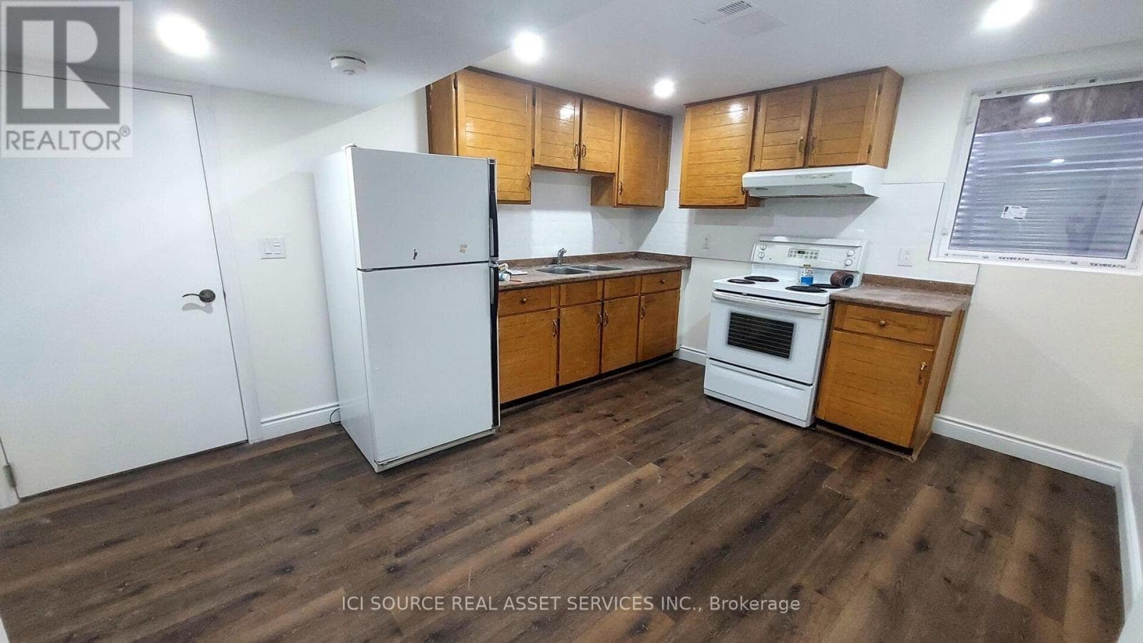 Single Family at Lower- 2769 Willowmore Way, Mississauga (Meadowvale), Ontario - Photo 2 - RE/MAX Garden City Realty