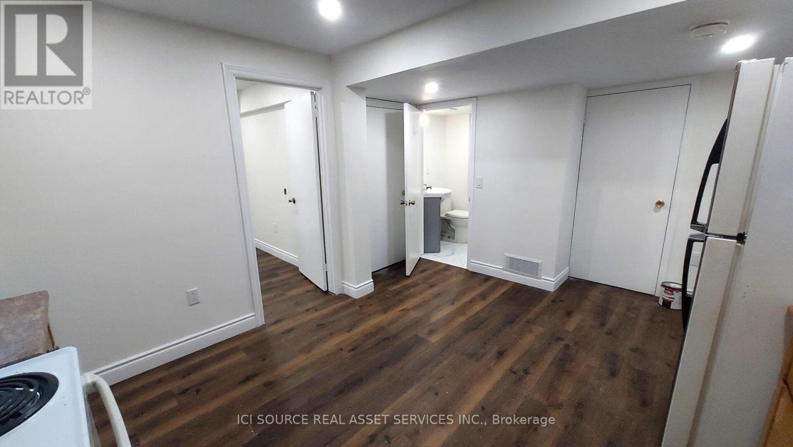 Single Family at Lower- 2769 Willowmore Way, Mississauga (Meadowvale), Ontario - Photo 7 - RE/MAX Garden City Realty