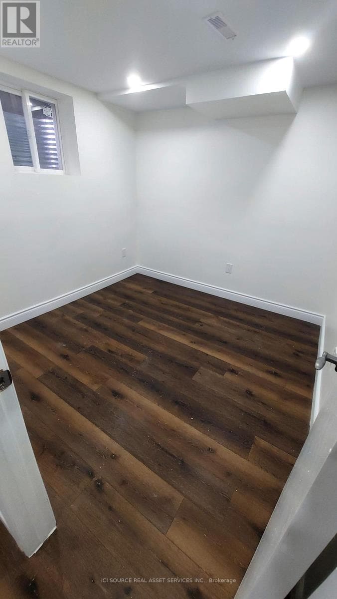 Single Family at Lower- 2769 Willowmore Way, Mississauga (Meadowvale), Ontario - Photo 9 - RE/MAX Garden City Realty