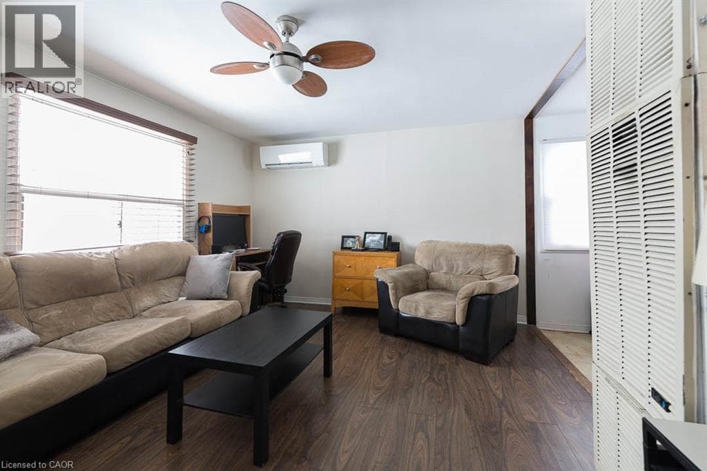 Single Family at 341 CORVETTE Street, Welland, Ontario - Photo 4 - RE/MAX Garden City Realty