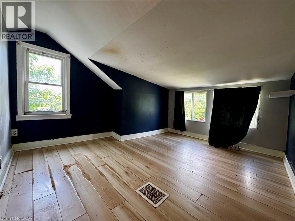 Single Family at 89 LINCOLN Avenue, St. Catharines, Ontario - Photo 10 - RE/MAX Garden City Realty
