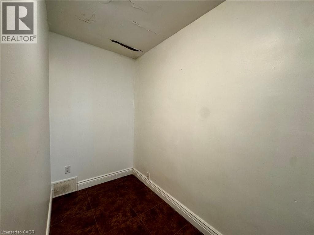 Single Family at 89 LINCOLN Avenue, St. Catharines, Ontario - Photo 7 - RE/MAX Garden City Realty