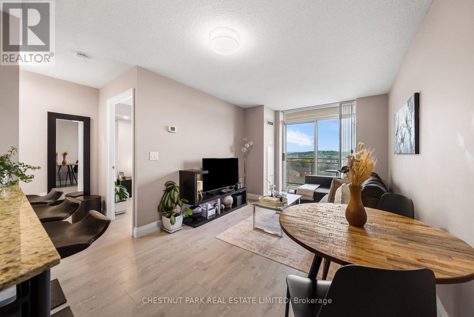 701- 73 King William Crescent