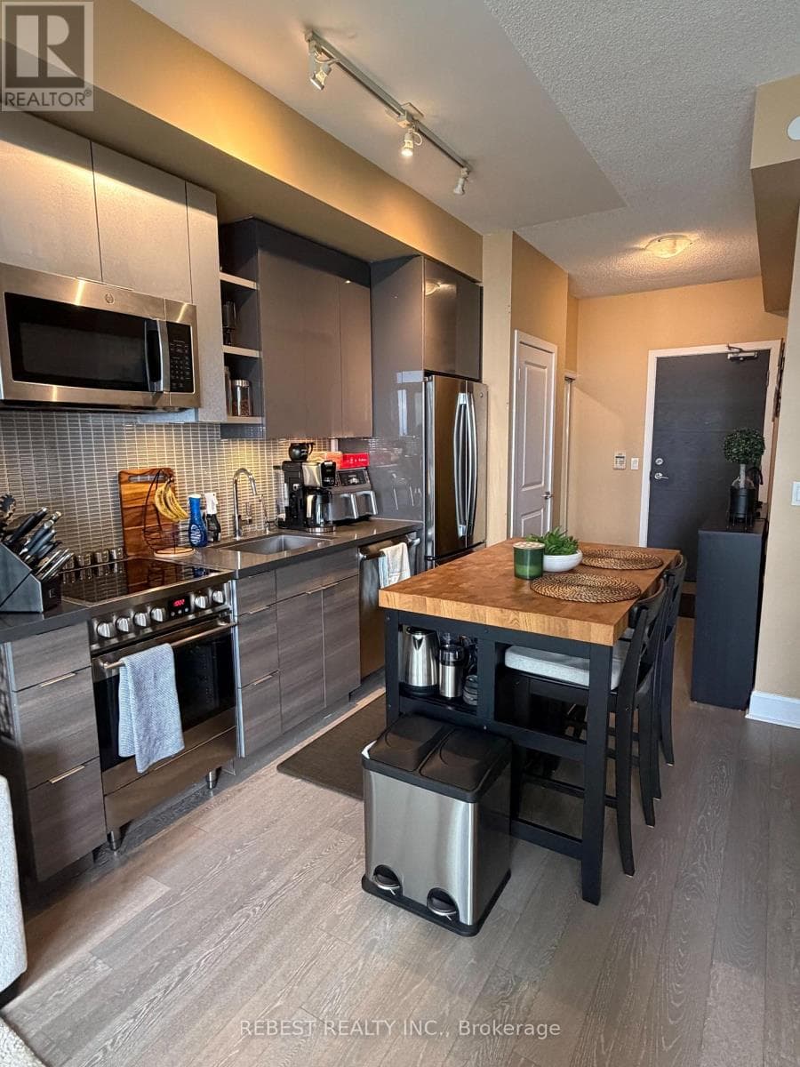 Single Family at 3302- 33 Shore Breeze Drive, Toronto (Mimico), Ontario - Photo 3 - RE/MAX Garden City Realty