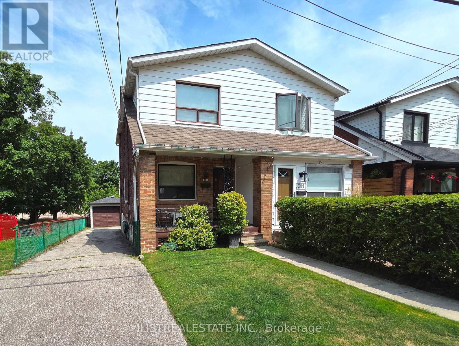 213 Blantyre Avenue