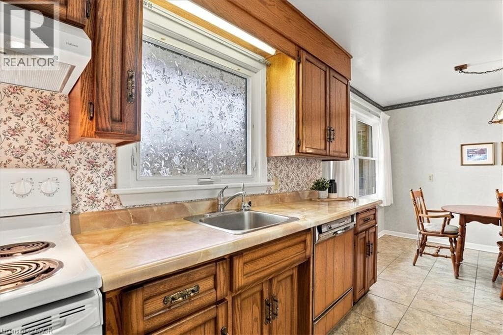 Single Family at 1054 UNION Street, Kitchener, Ontario - Photo 10 - RE/MAX Garden City Realty
