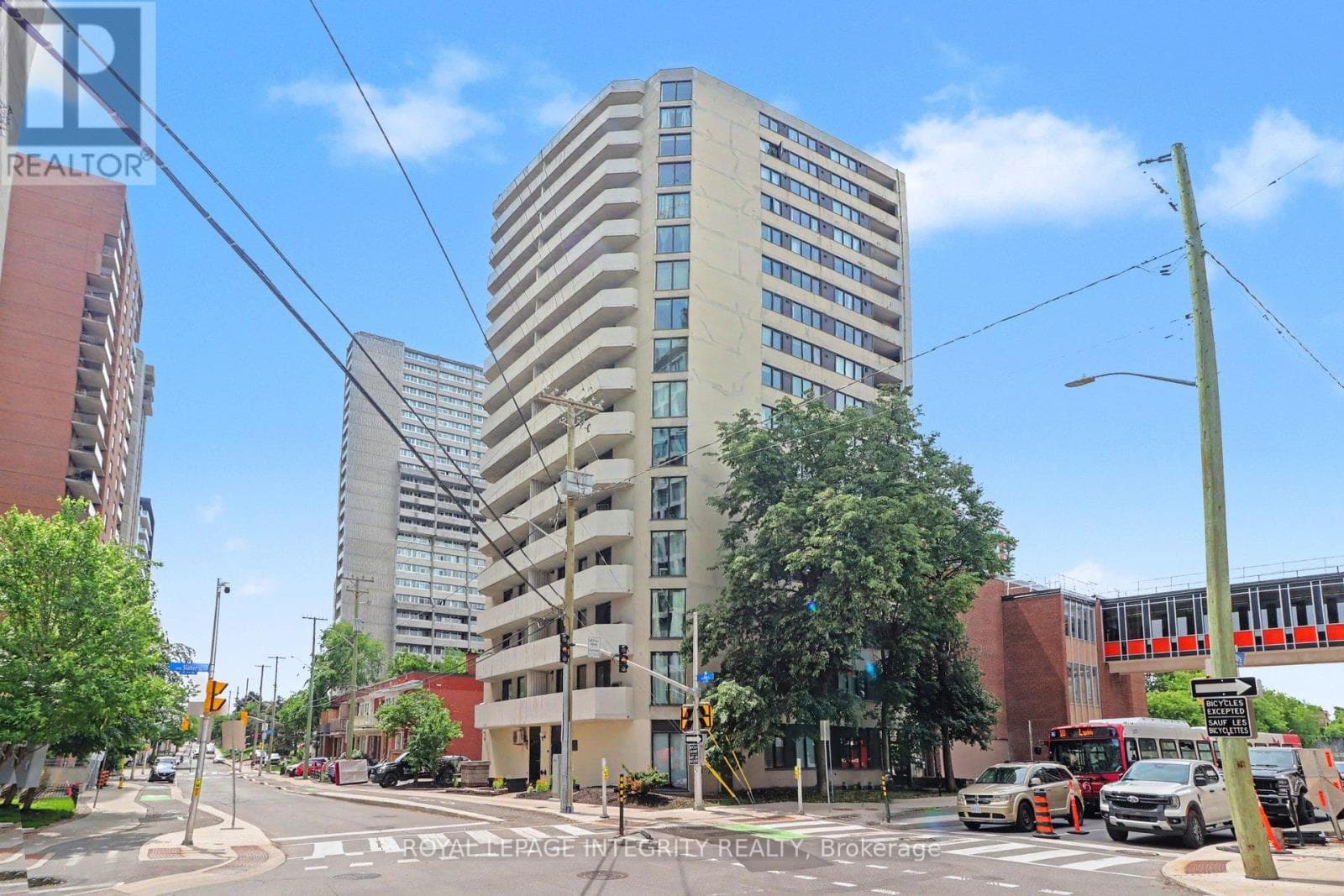 Single Family at 102- 200 Bay Street, Ottawa, Ontario - Photo 4 - RE/MAX Garden City Realty